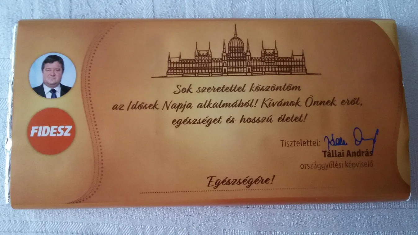 Tállai arcképével díszített csokoládét osztogatnak Mezőkövesden