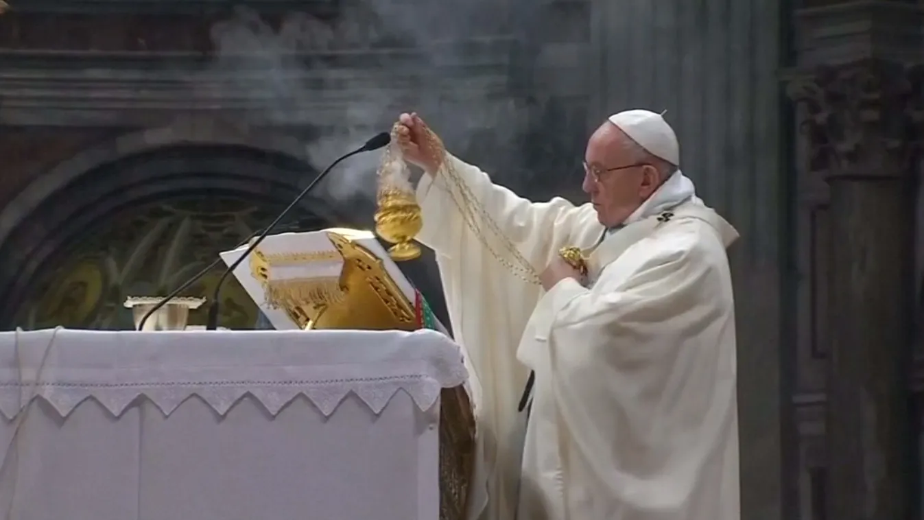 Ferenc pápa: Dobjuk ki az élet haszontalan csomagjait