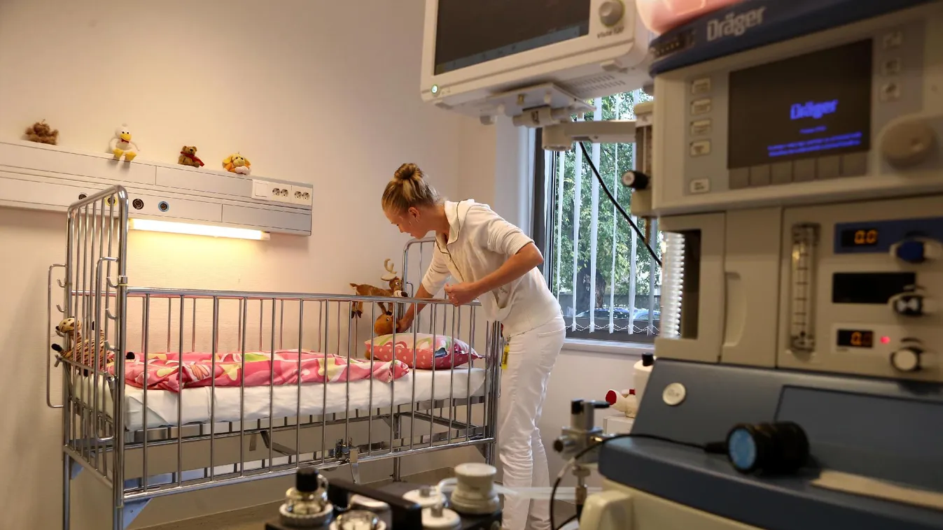 Előre hozzák az egészségügyi szakdolgozók béremelését