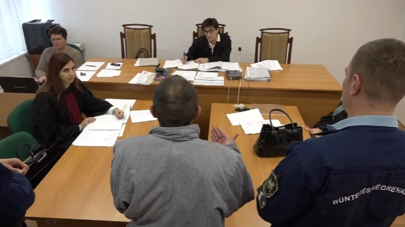 Egy hónapon át verte az anyját és nőismerősét