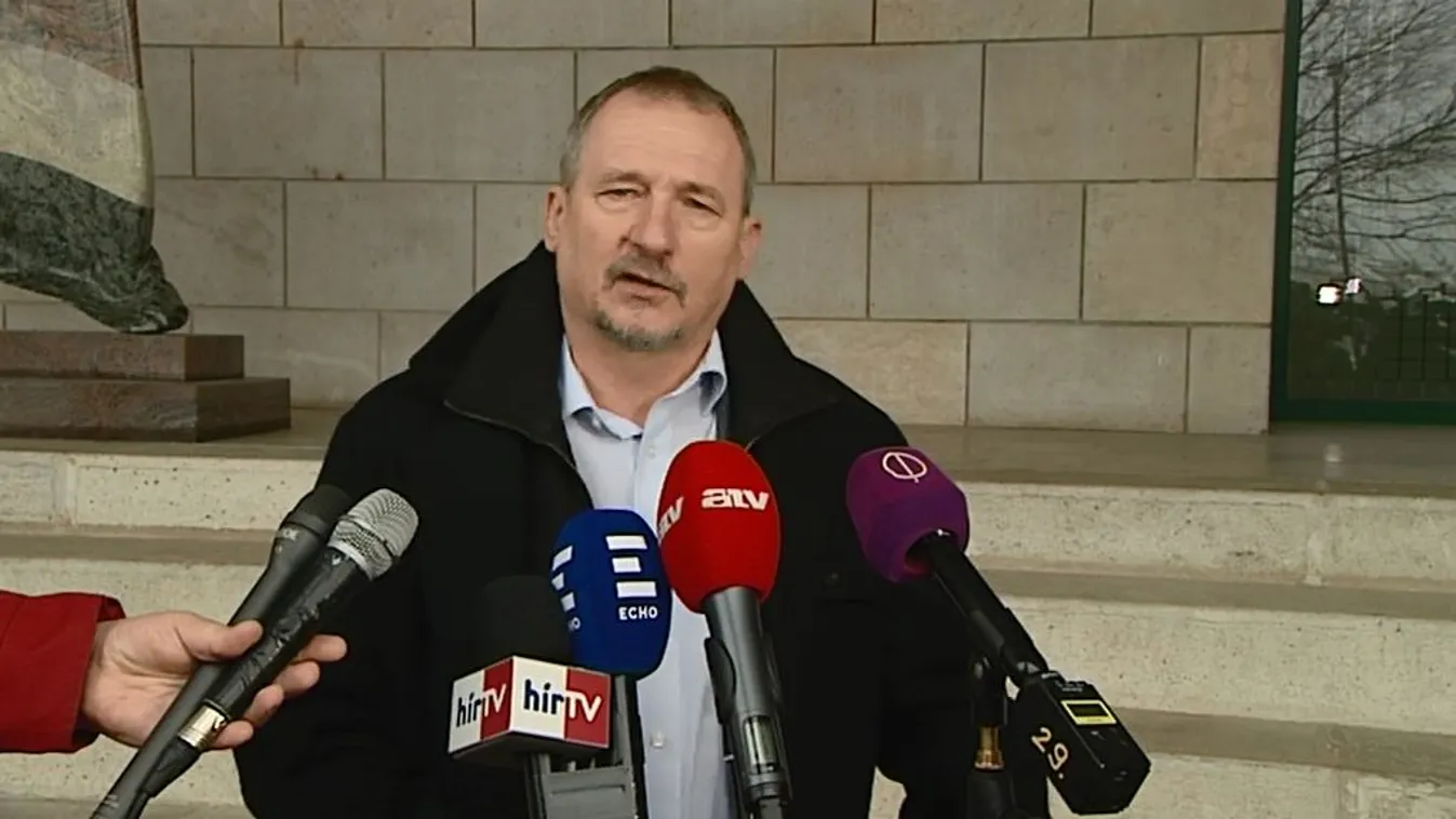 Magasabb fizetést ígérnek a szocialisták