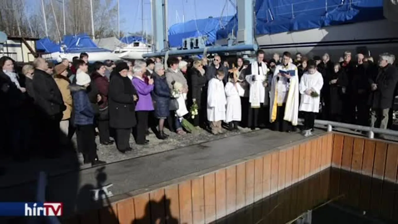Először áldották meg a Balatont vízkereszt napján Balatonfűzfőn