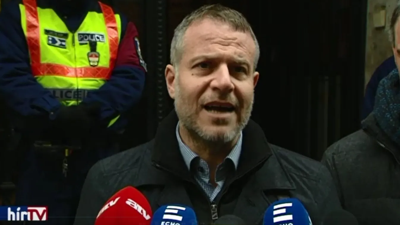 „Hiteltelen és mérhetetlenül pofátlan, hogy pénzért kuncsorognak”