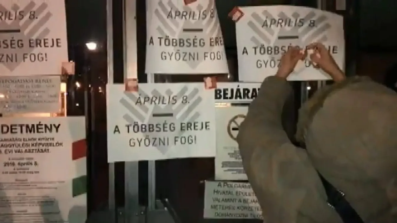 Nem vitázhattak a színházban az ellenzéki politikusok