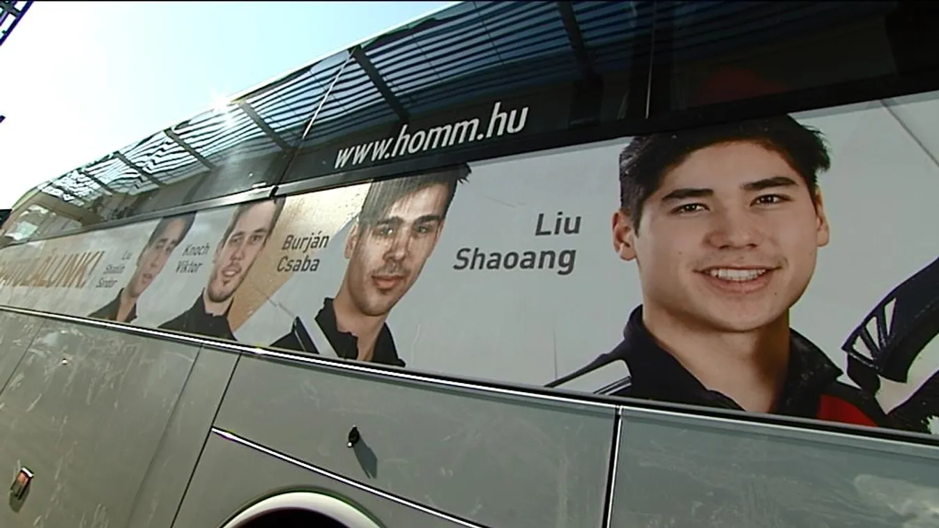 Százak fogadták az aranyérmes gyorskorcsolya-váltót Budapesten