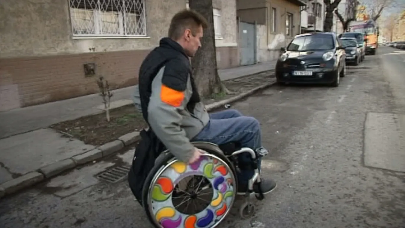 A mozgáskorlátozottak szerint szűkmarkú velük a kormány