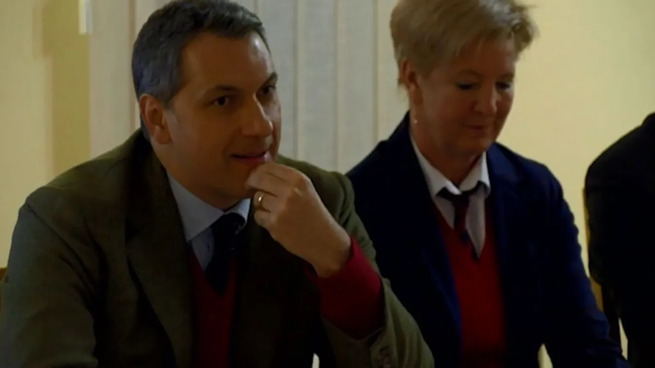 A Soros-kártyát is kijátszotta, és a hamis rezsicsökkentéssel kampányol Lázár