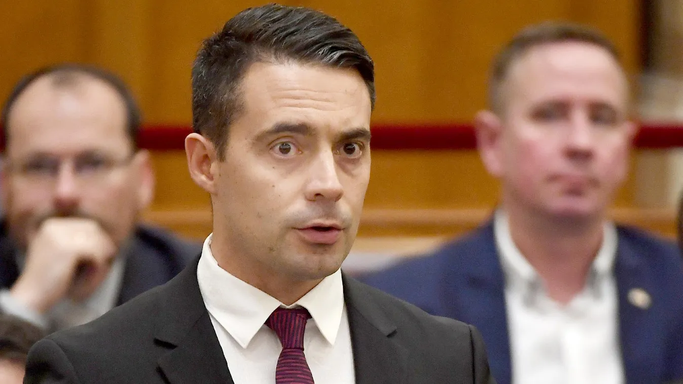 Vona: Egyeztetés helyett a kormány gyerekeket nevez Soros-ügynöknek