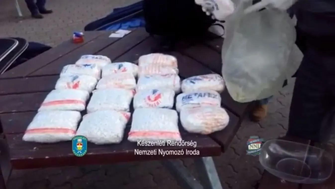 62 kilogramm ecstasy tablettát találtak egy autóban az M1-esen