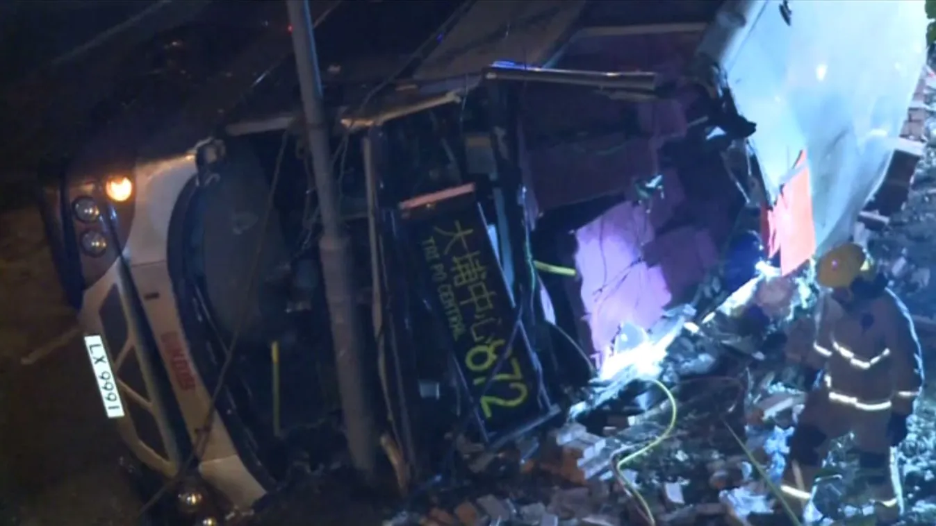 Dühében a halálba vezette utasait a hongkongi buszsofőr