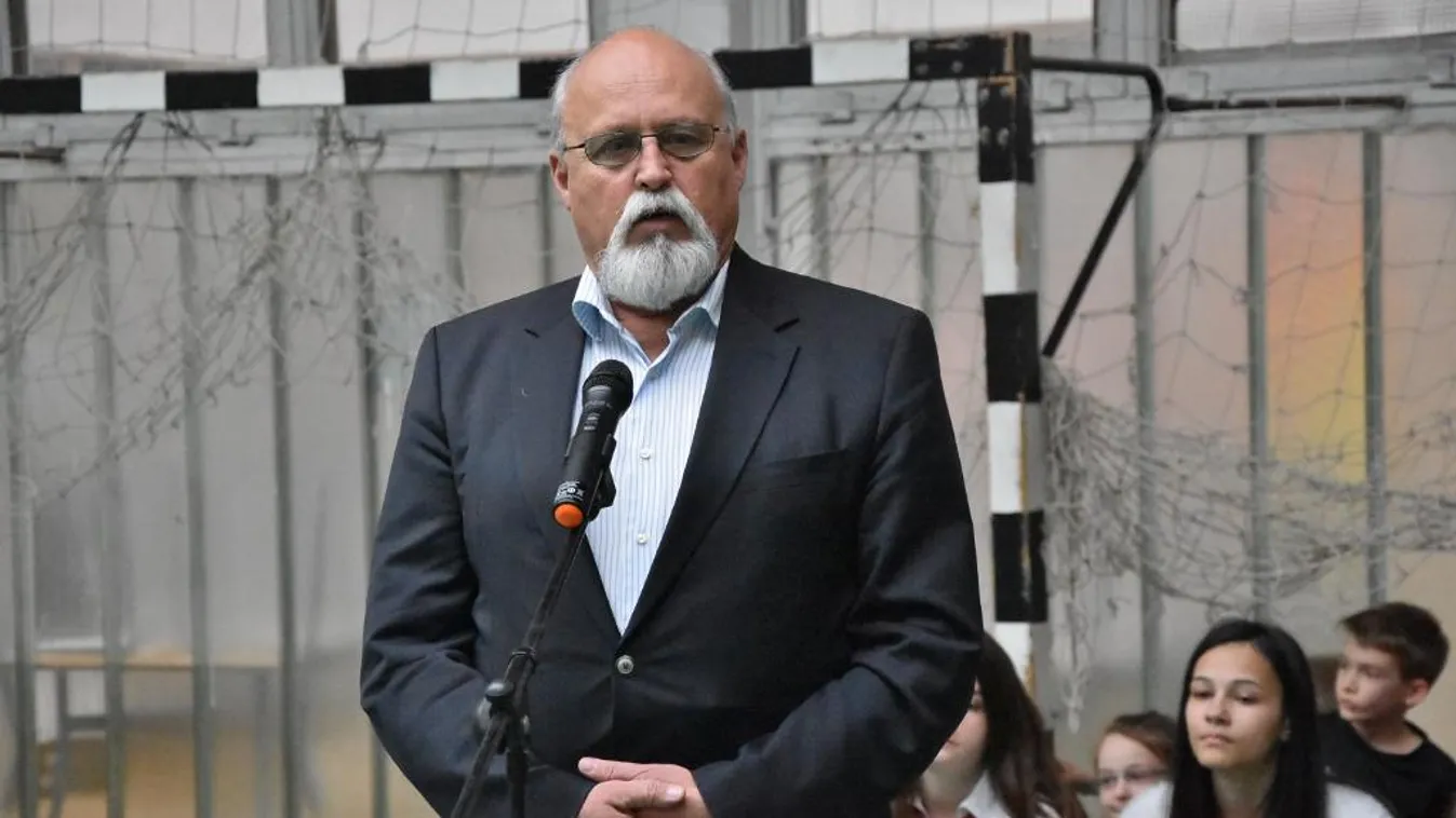 Újabb kormánypárti képviselő kampányolt gyerekek között