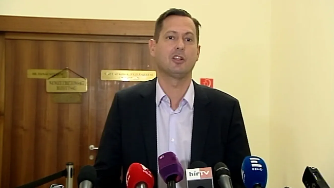 Folytatódik a „kutyakomédia” a nemzetbiztonsági bizottságban