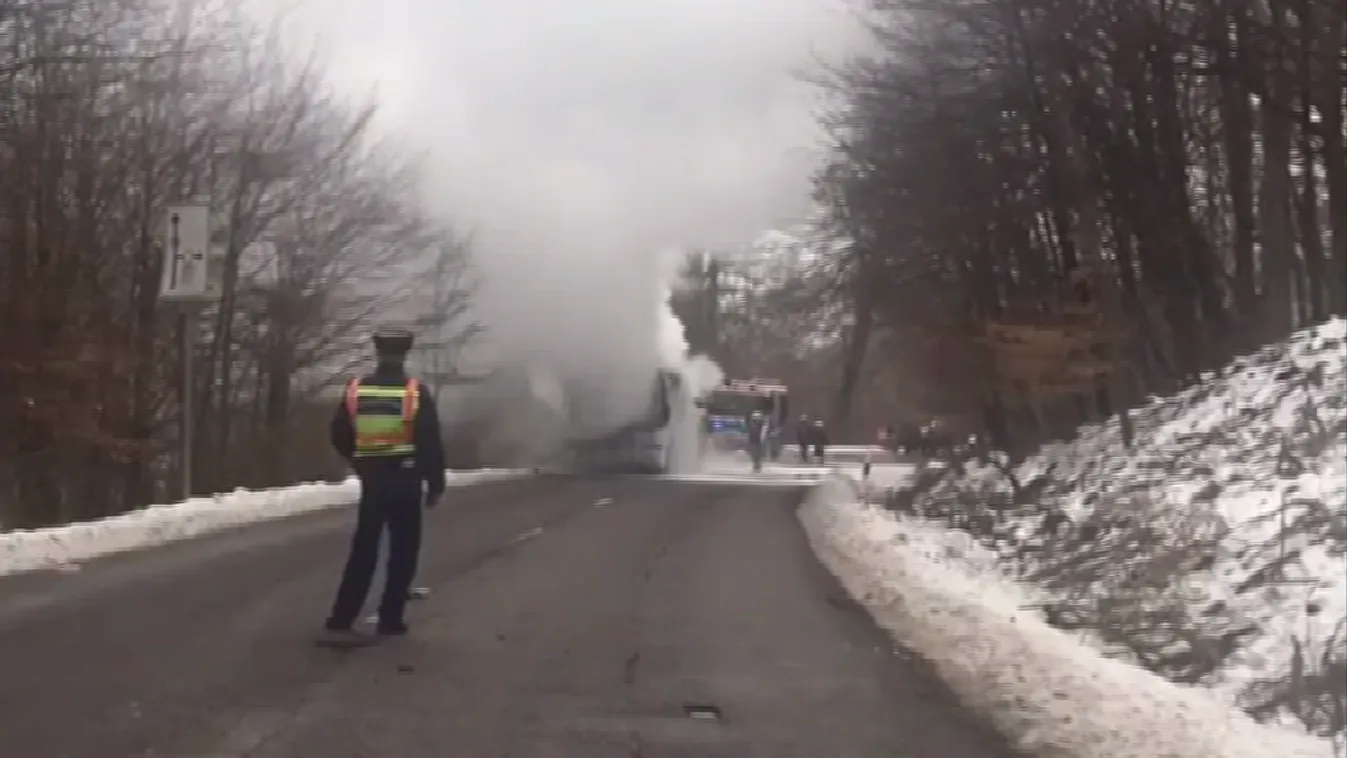 Lángolt egy autóbusz Mátraházán