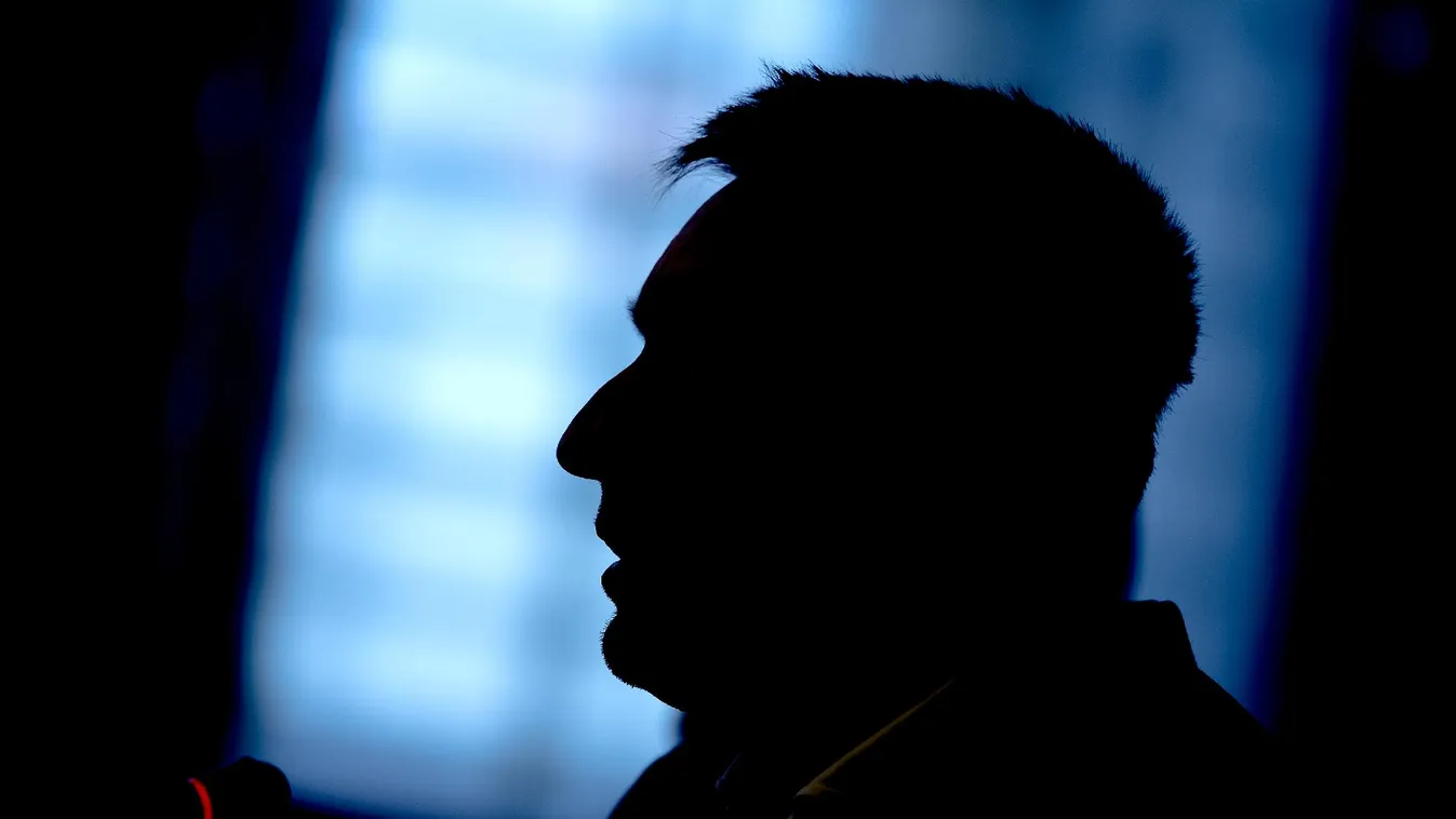 Rogán szerint az ellenzék végrehajtaná Soros és Brüsszel tervét