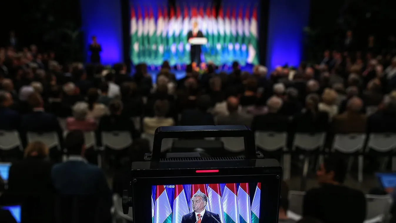 Orbán Viktor évértékelője élőben a Hír TV-n