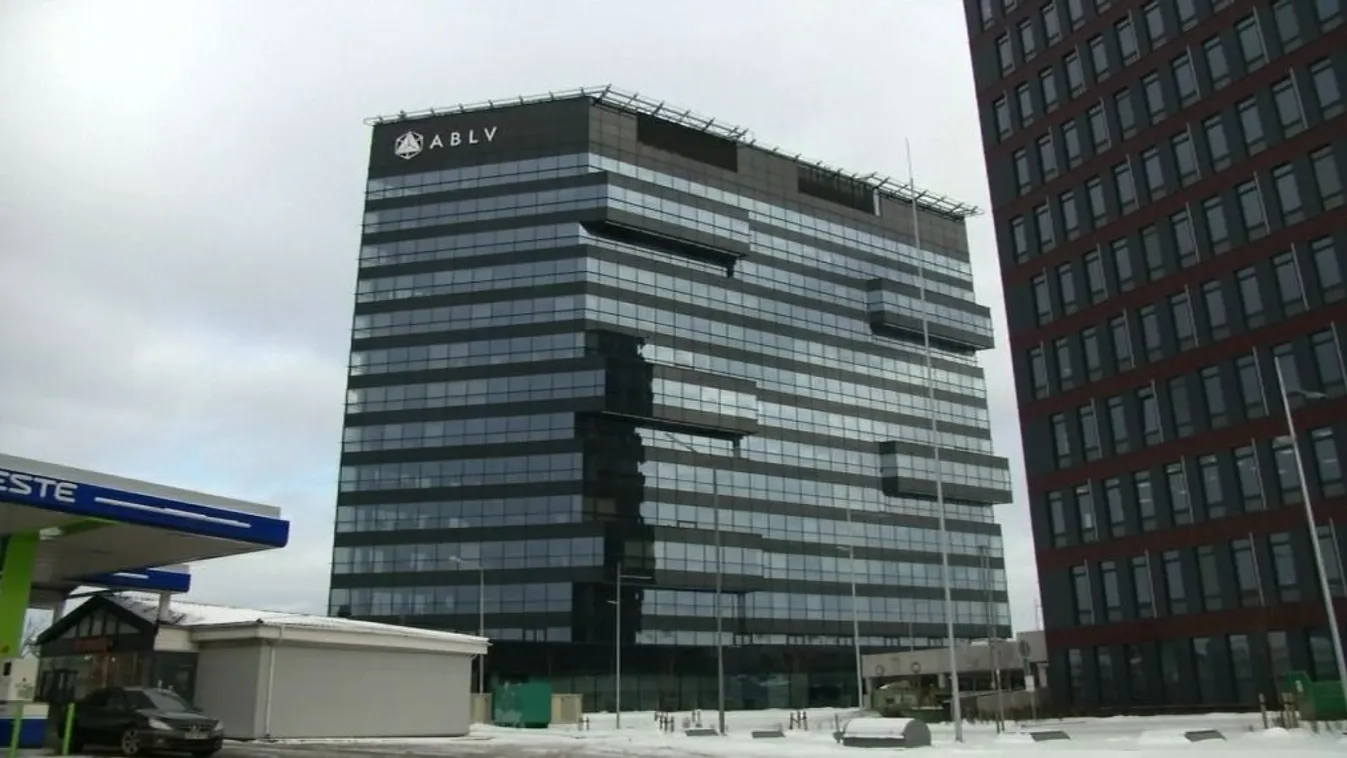 Lehúzza a rolót a harmadik legnagyobb bank