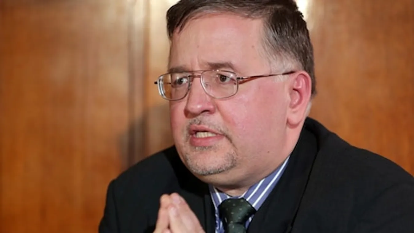 Iszlám hitre tért át az iszlámellenes vezető