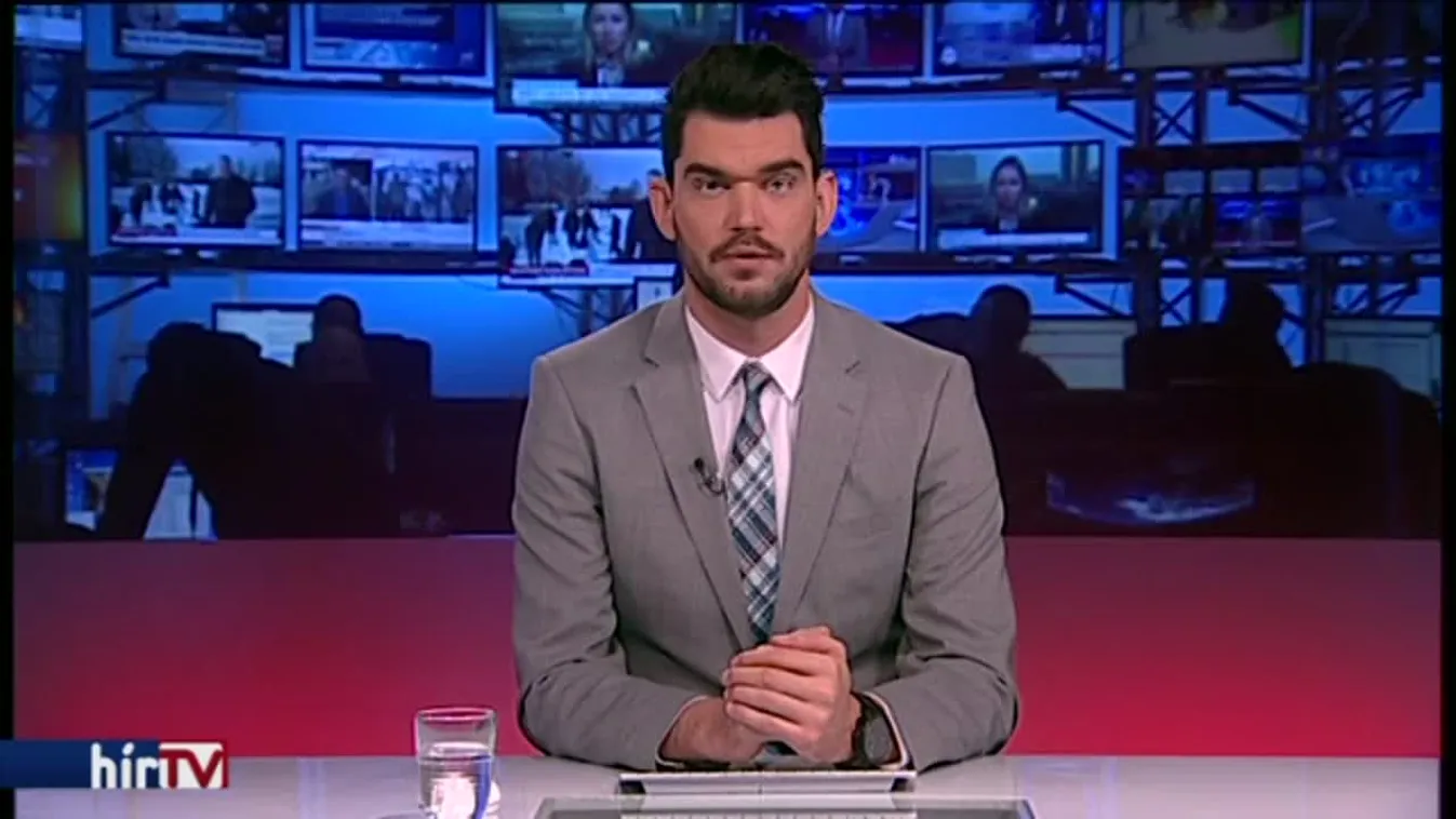 Tovább rongálják a Jobbik plakátjait