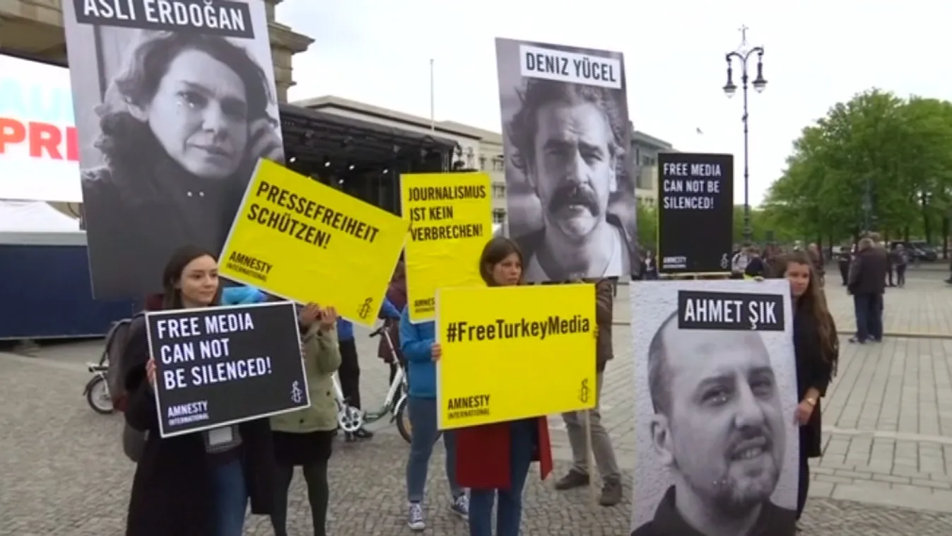 Példátlanul kemény ítéletet kapott hat török újságíró