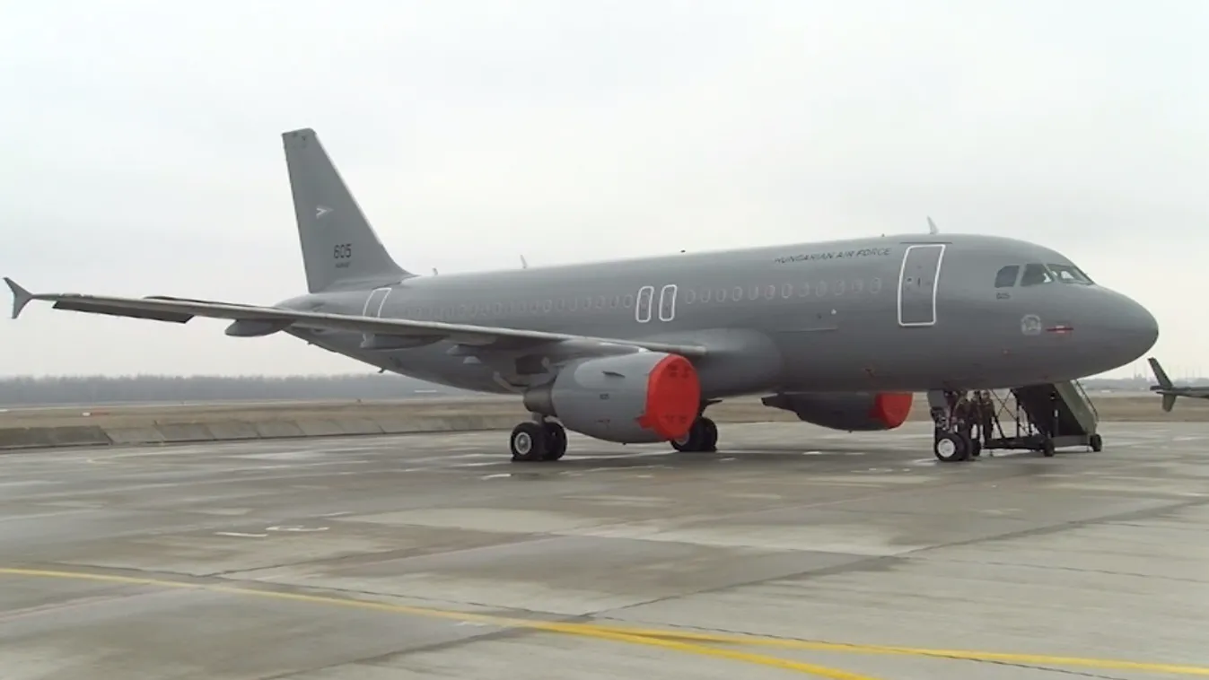 Bemutatták a honvédség két új csapatszállítóját