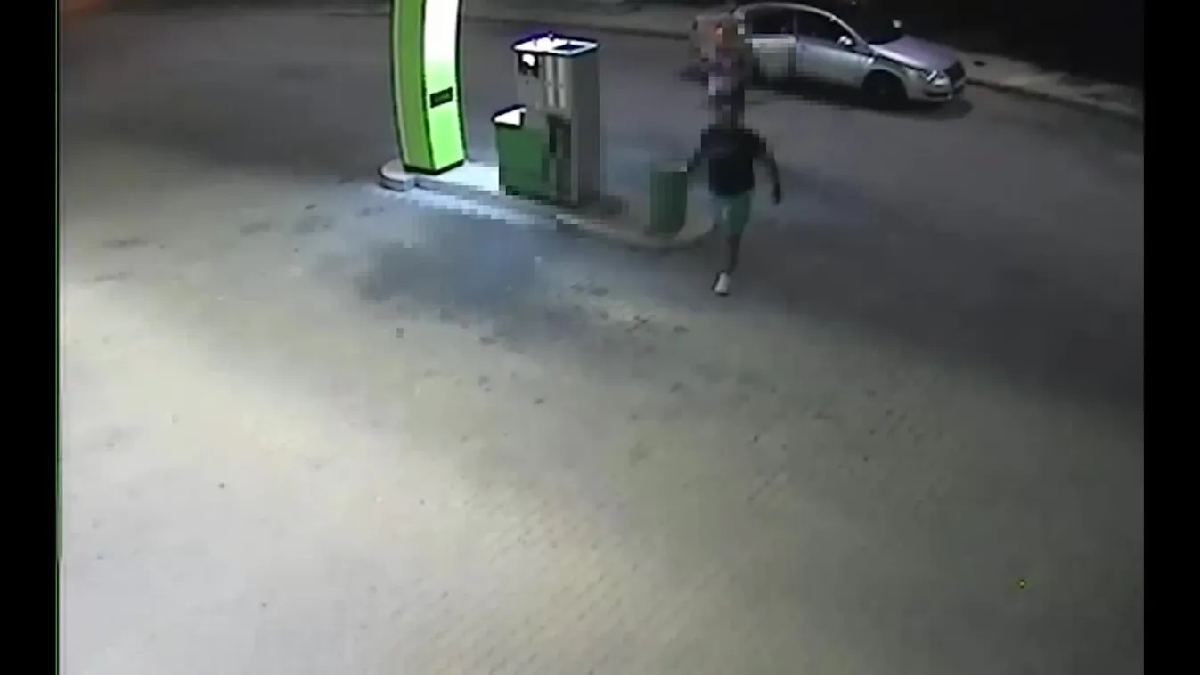 Szamurájkarddal, díszbárddal és gázpisztollyal estek egymásnak