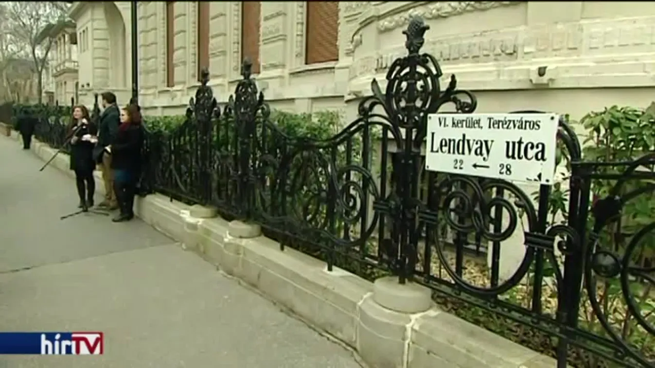 Rubelszórással tiltakozotak a paksi bővítés és hitel ellen