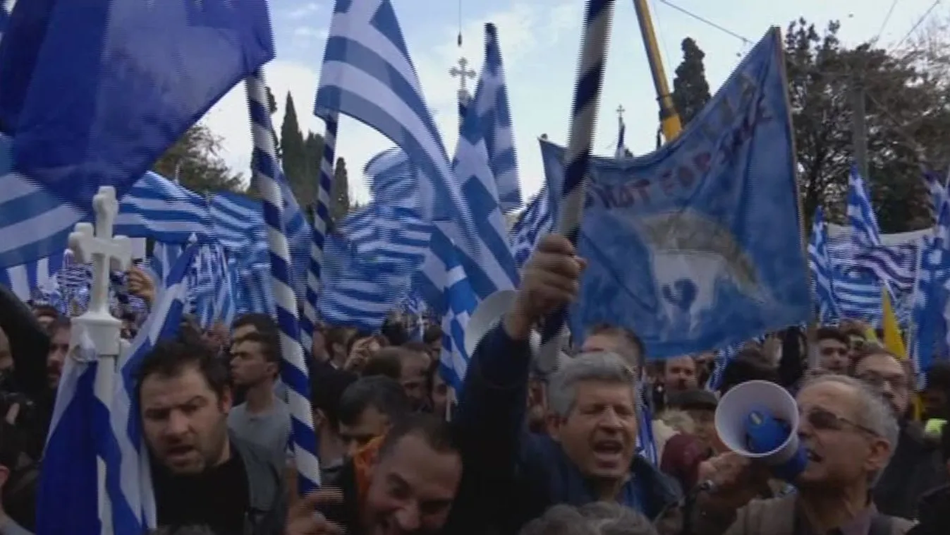 Egy név miatt tüntetnek Athénban