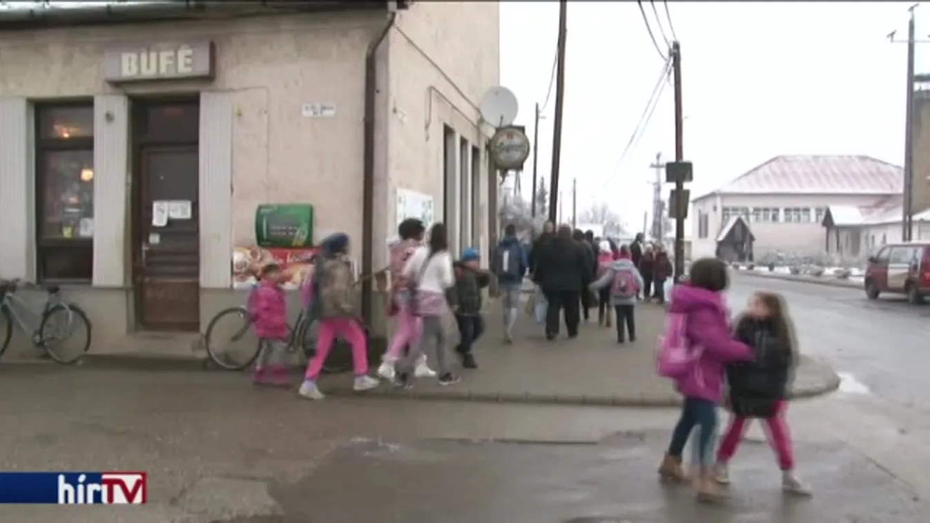 Órákon át utaznak a diákok, mert kevés a megfelelő iskola