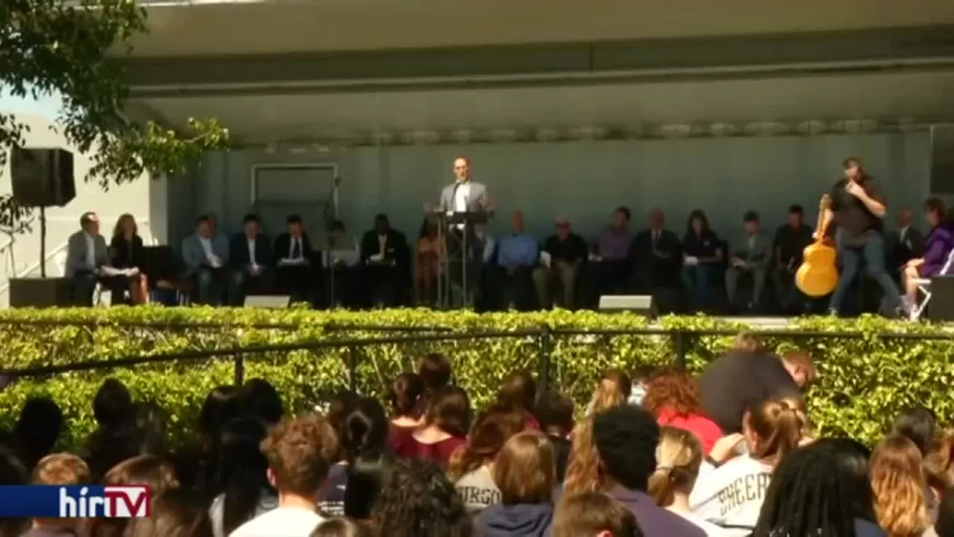 Hírvilág - Elmebeteg félautomata fegyverrel