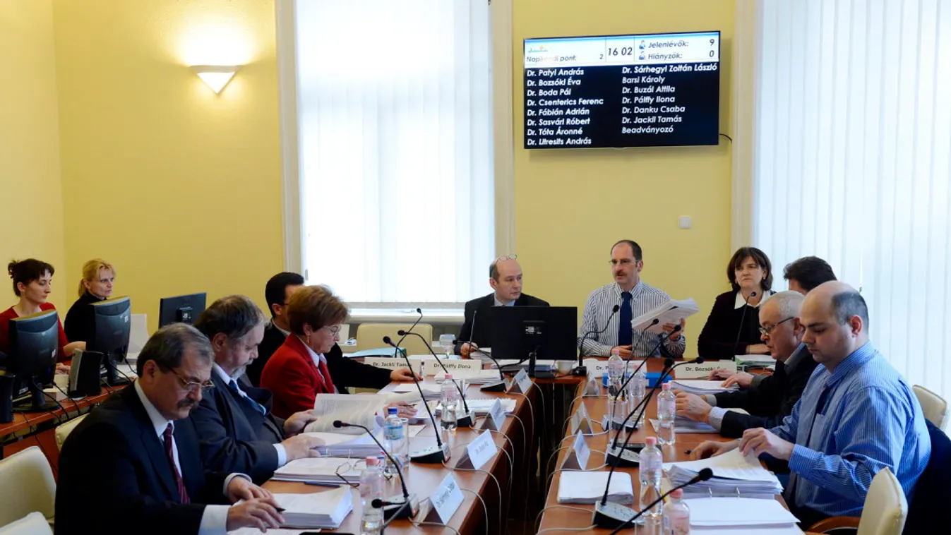 Rekordmennyiségű pártot tartanak nyilván