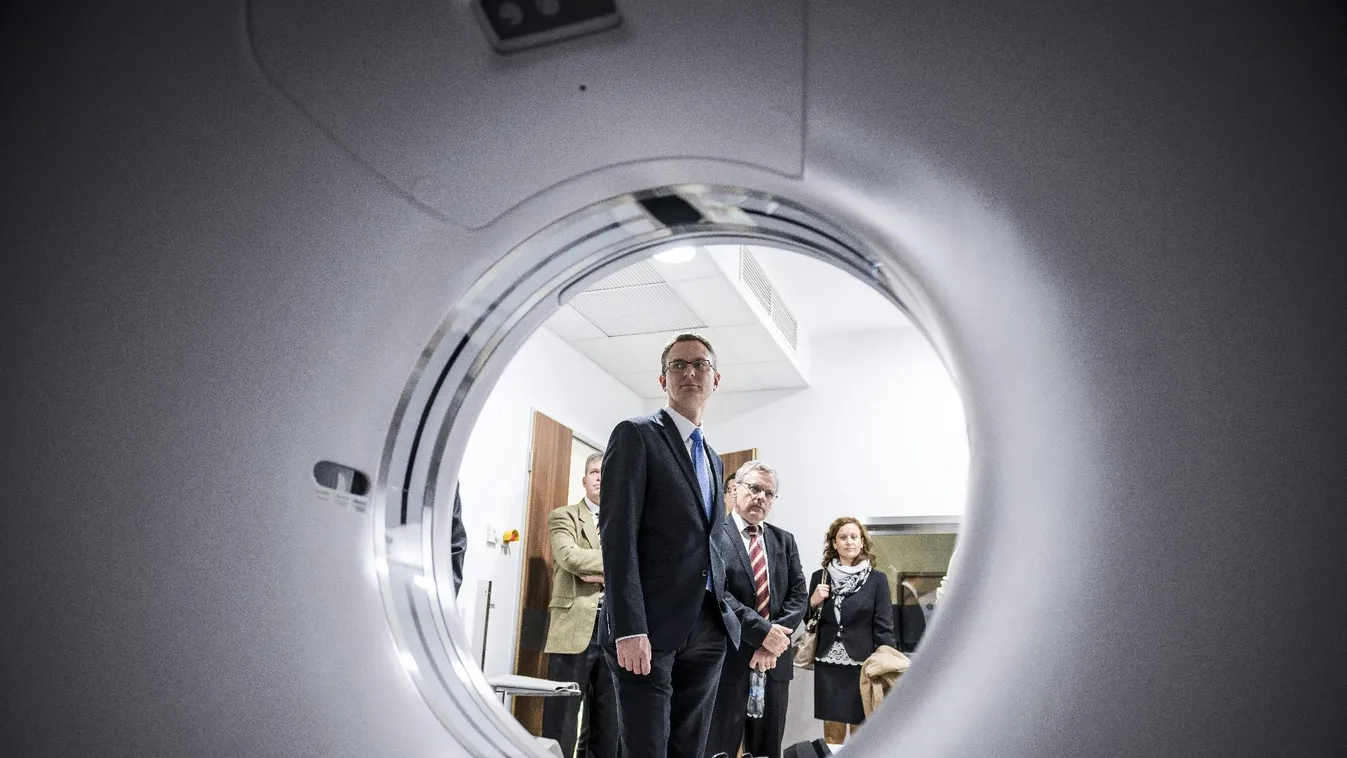 Kétszázmilliót nyert Rétvári rokonának nőegylete