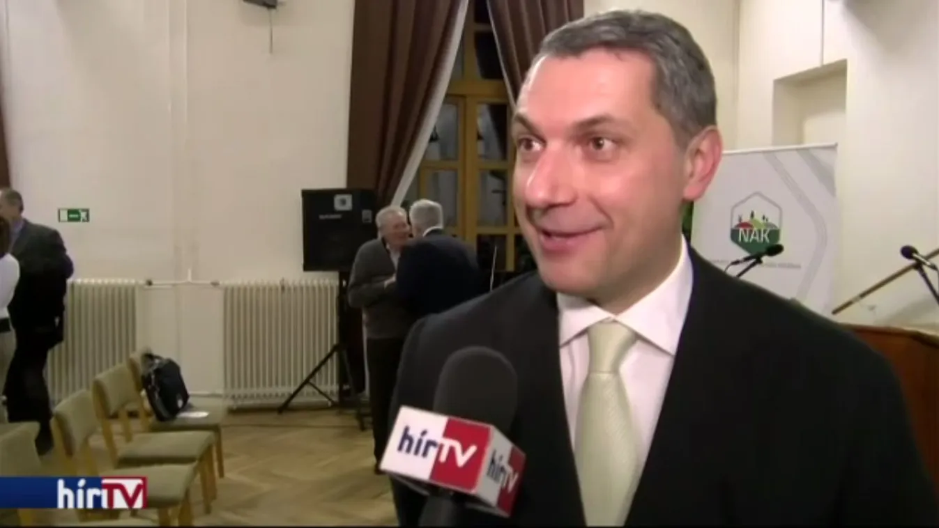 Lázár: A Hír TV üljön le Tasó Lászlóval egy sörre