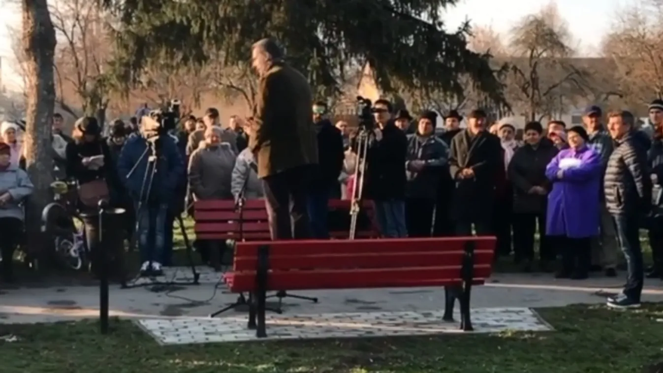 Újra egy padon állva szónokolt Lázár