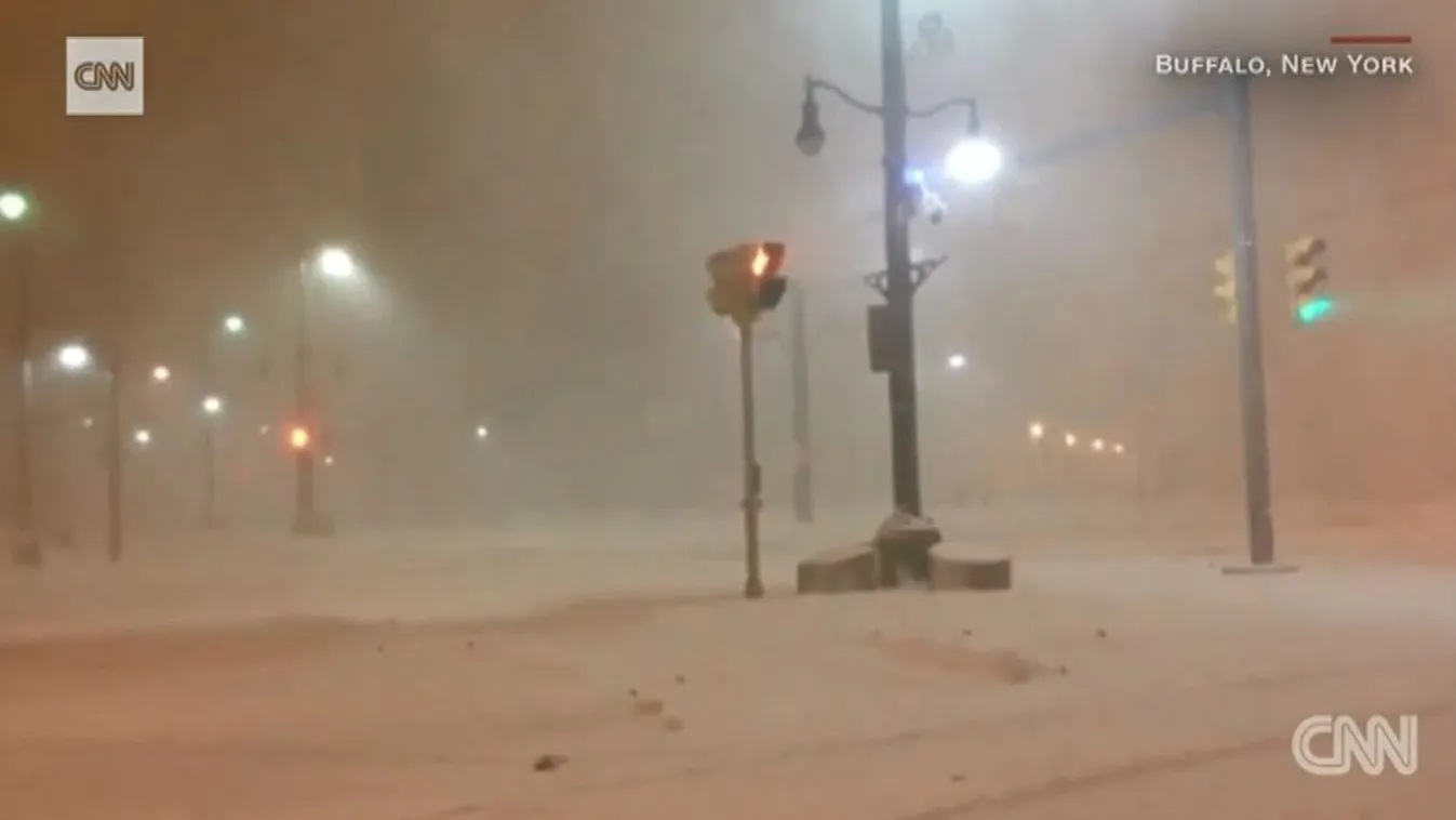 Százezrek maradtak áram nélkül, akadozik a közlekedés