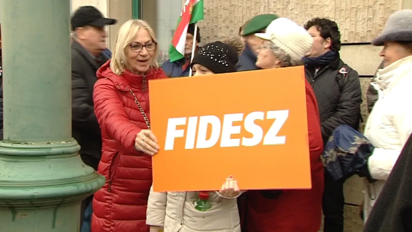 A kormánypárt hívei szerint a korrupciónál van fontosabb kérdés is