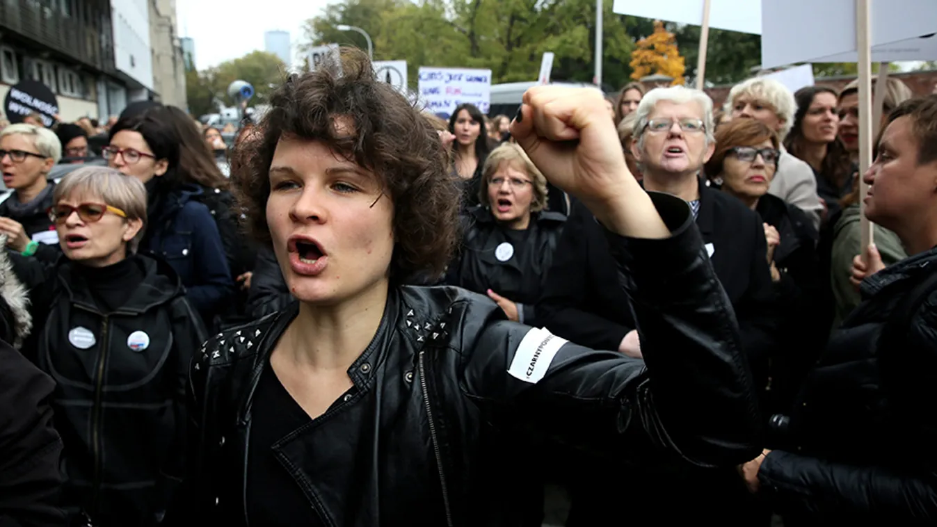 Az abortusztörvény ellen tüntettek a lengyelek