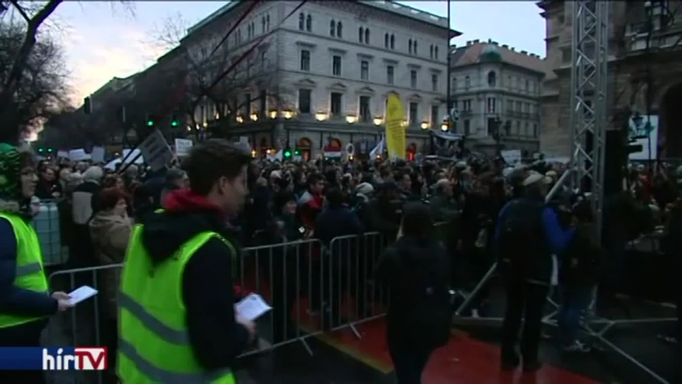 A fiatalokkal védené meg az országot Orbán Viktor