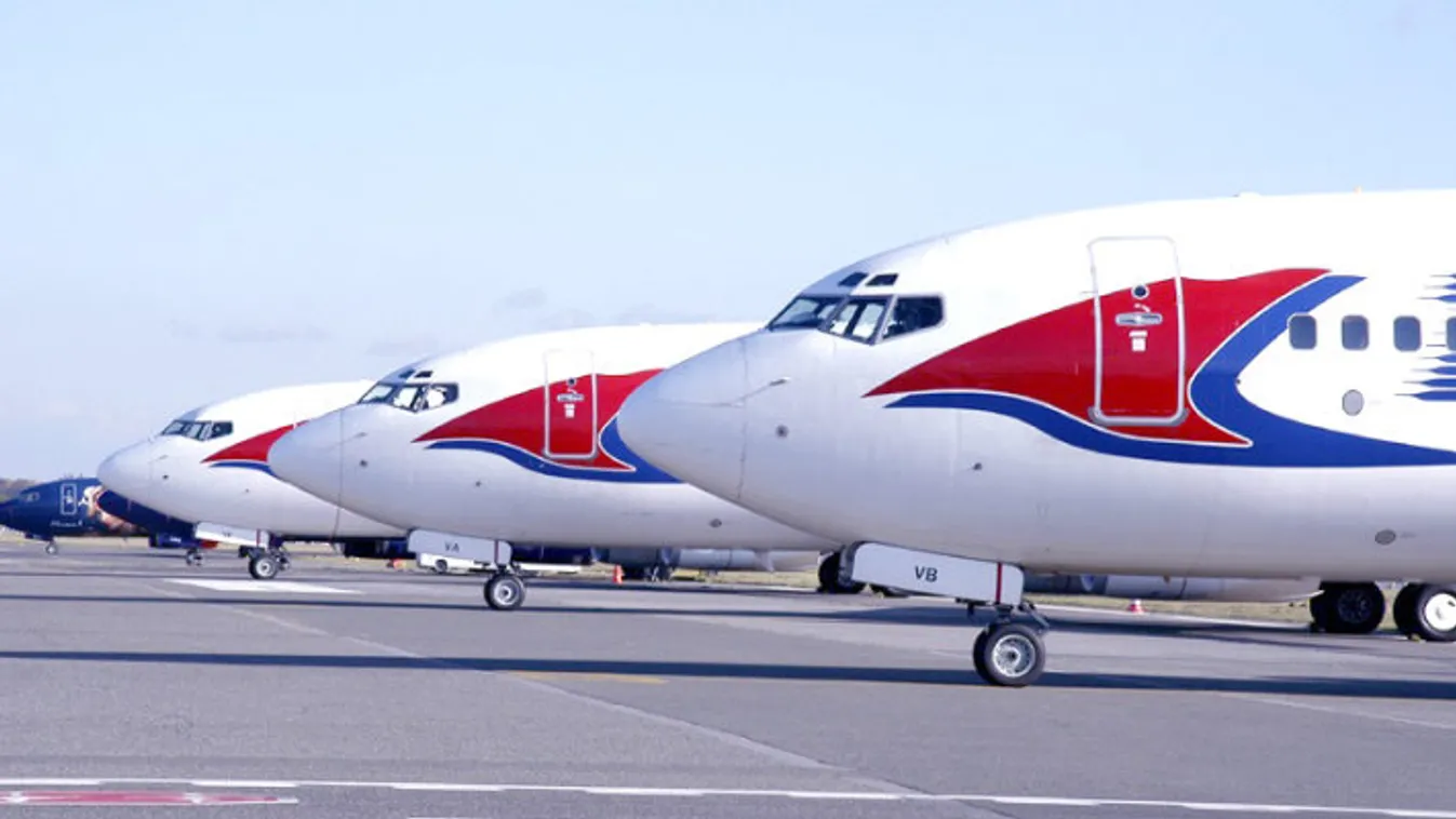 Csúszdán menekültek egy repülő utasai Ferihegyen