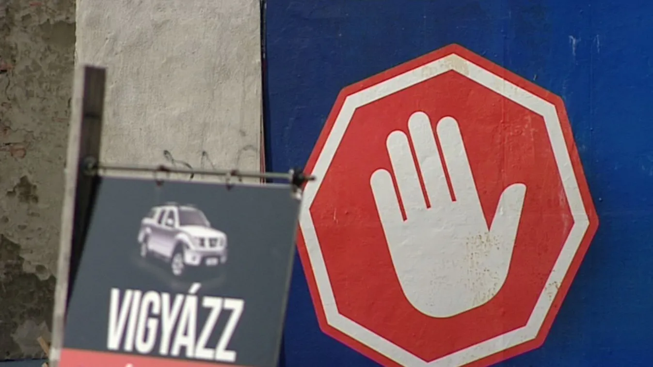 Brüsszeli tollakkal ékeskednek a kormánypárti politikusok