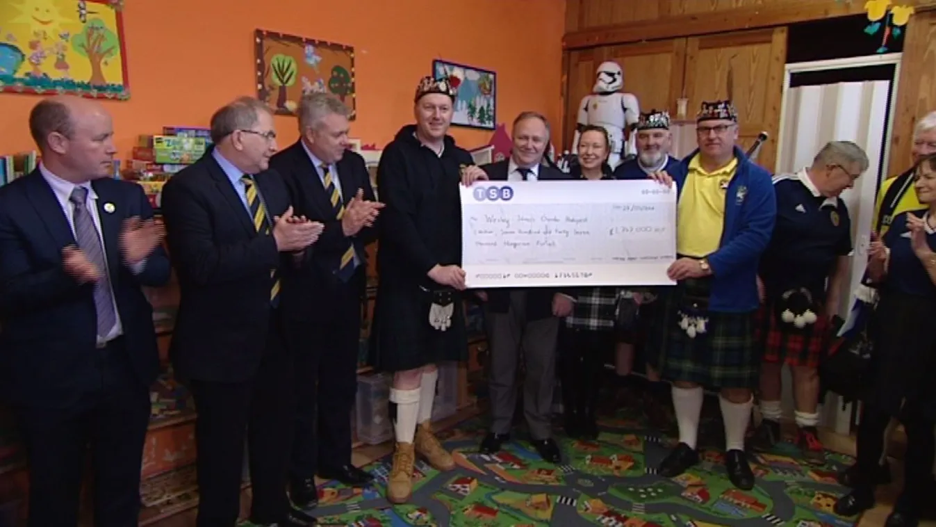 Adománnyal kedveskedtek a skót vendégdrukkerek