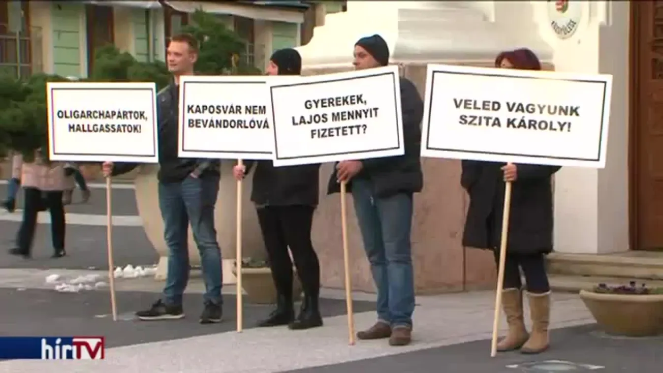 III/II: Szita ellen és mellett is tüntettek