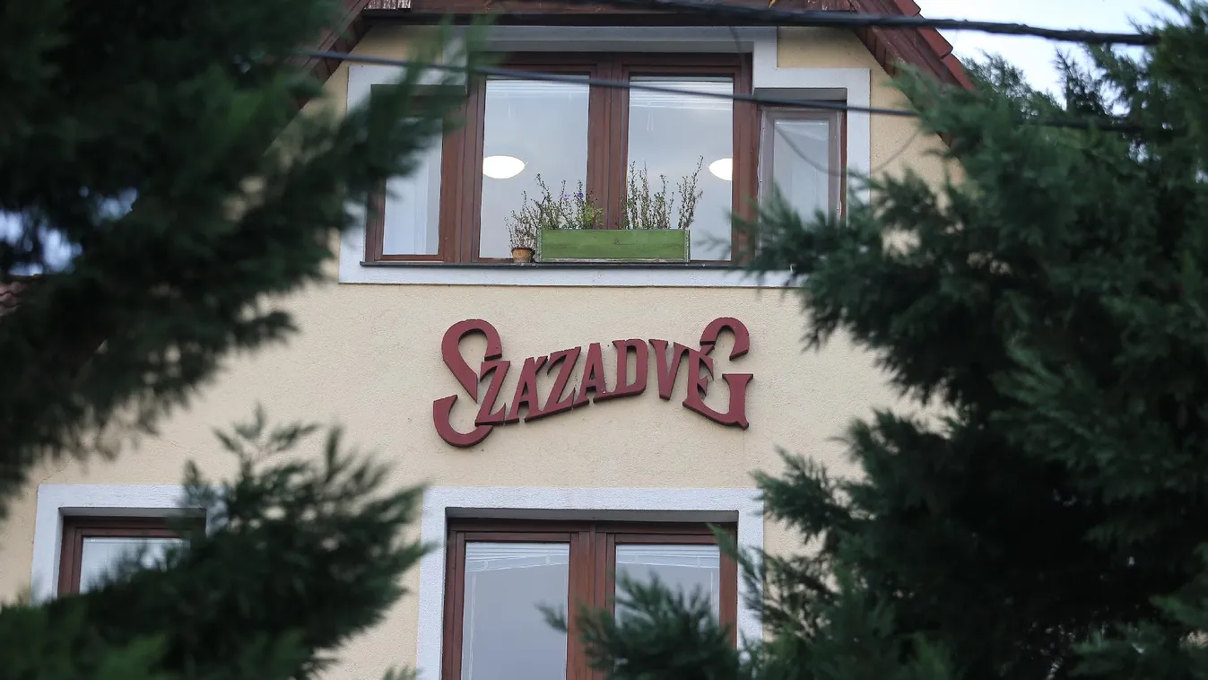 Eső után köpönyeg típusú kutatást tett közzé a kormányközeli Századvég