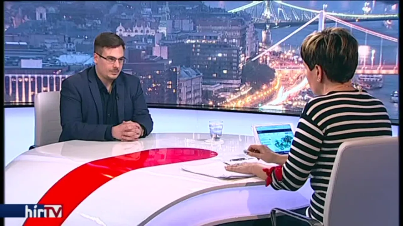 Egyenesen - Fordulat?