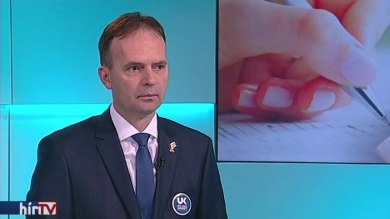 A sekrestyés is Orbánéknak gyűjt, de még így sincs egyszerű dolga