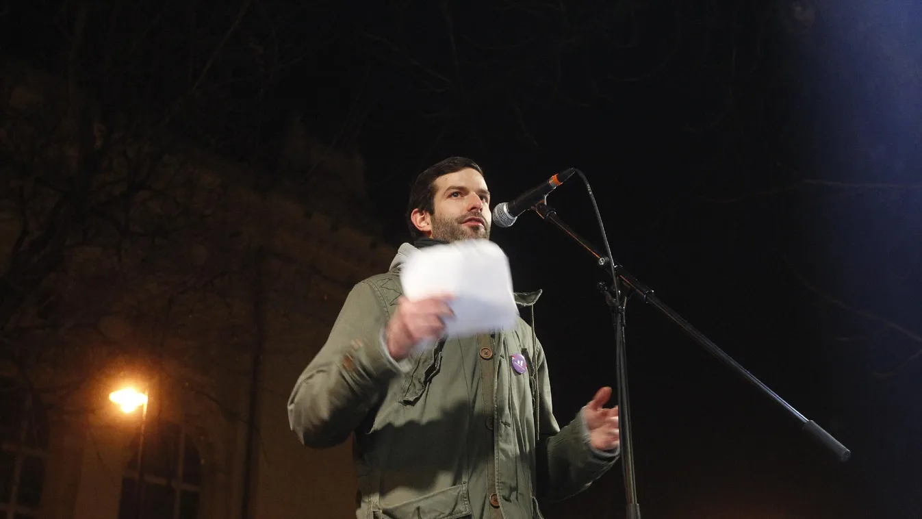 Fekete-Győr: Orbán egy éve menekül