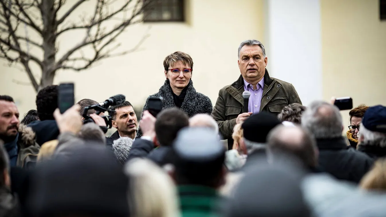 Orbán Viktor is óvodásokkal kampányol