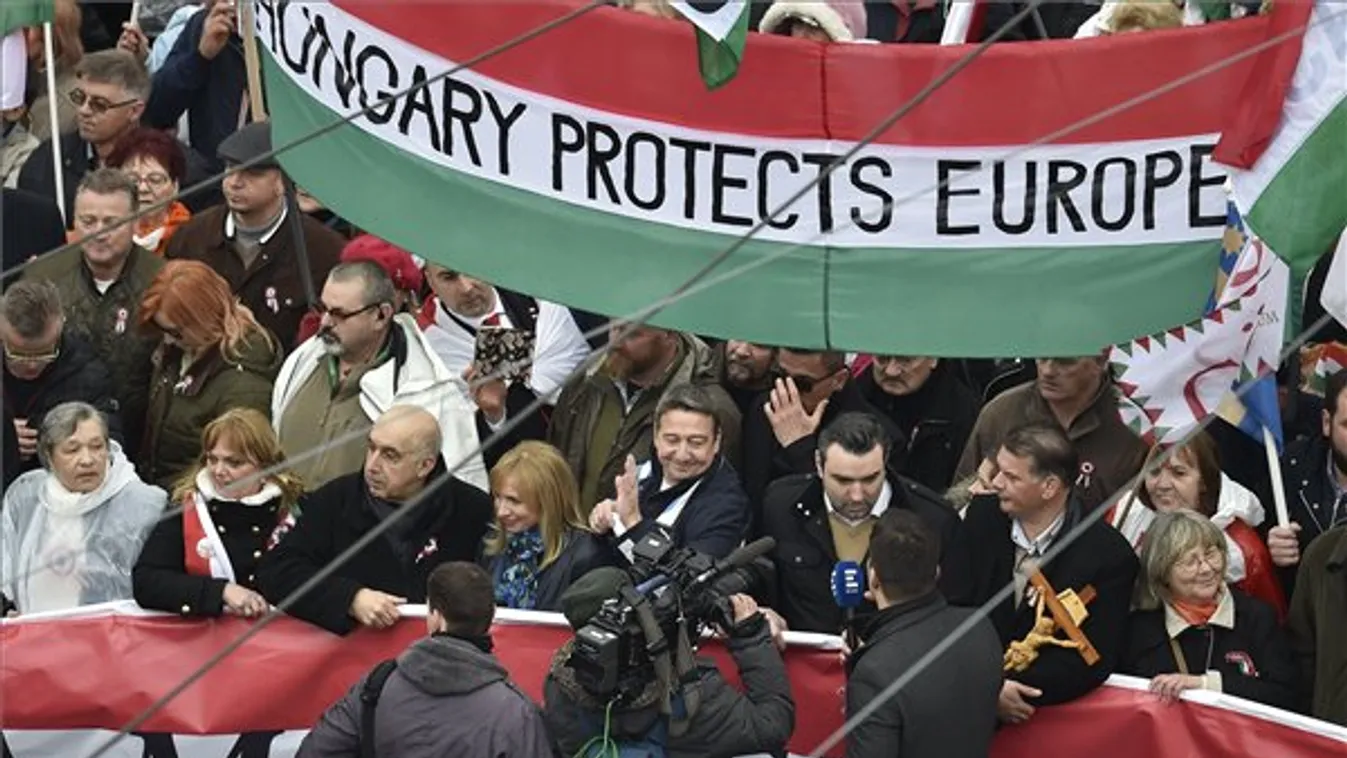 Bayer: Odaáll három f*szszopó