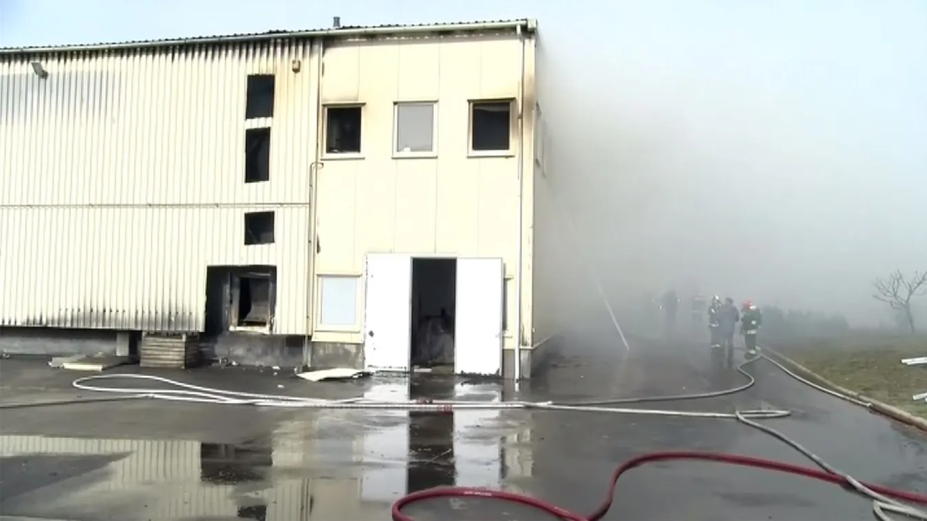 Leégett egy 1500 négyzetméteres raktár Makón