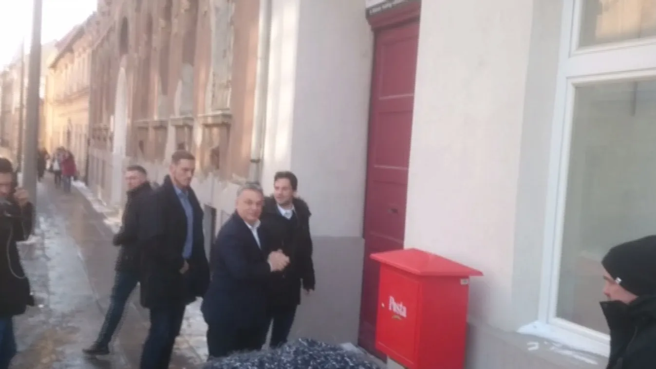 A sajtó teljes kizárásával folytatja az országjárást Orbán Viktor