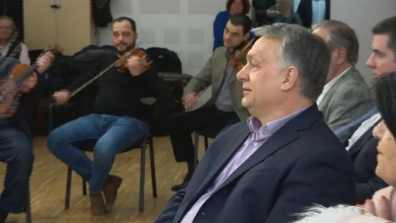 Orbán dalra fakadt, majd migránsozott a VIII. kerületben